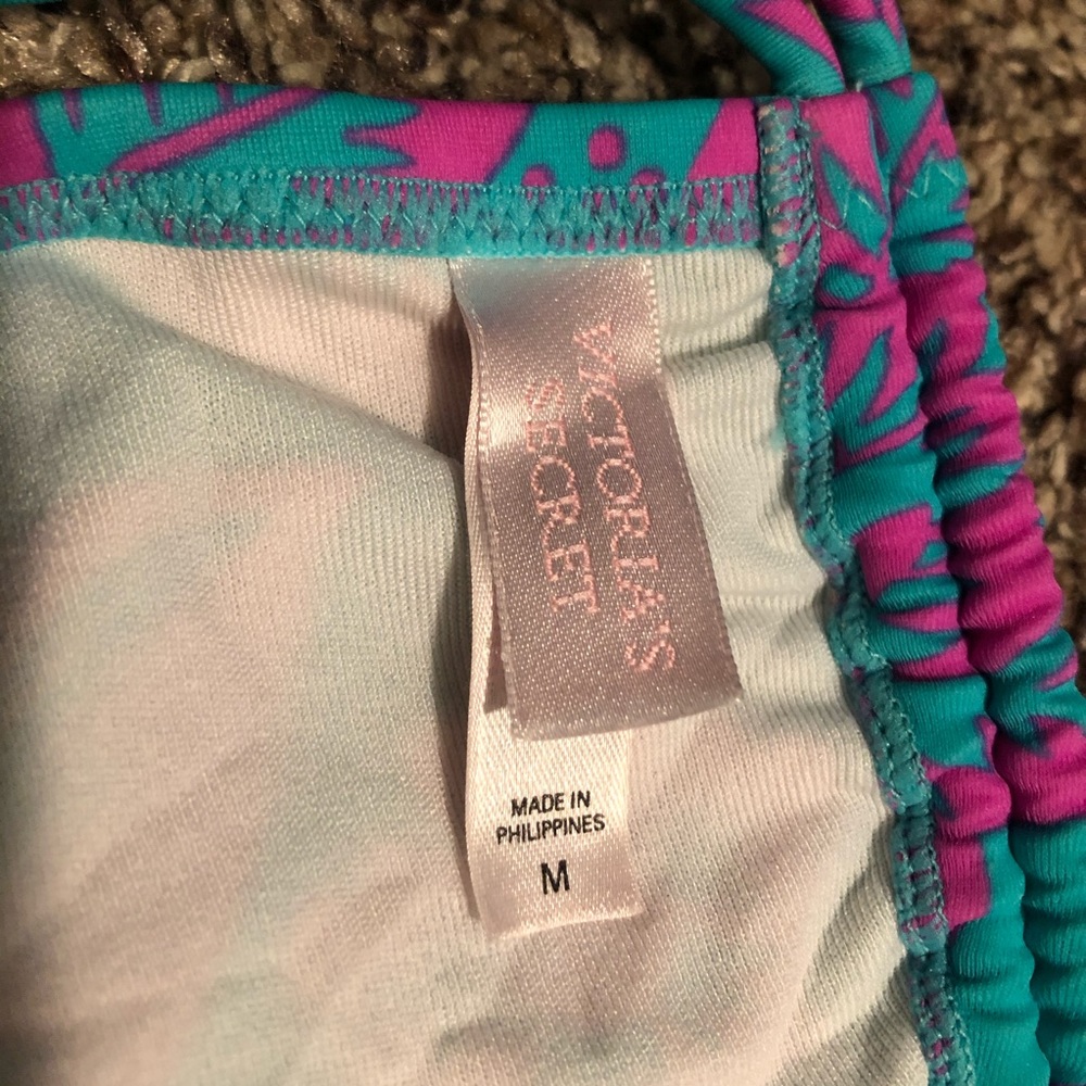 🌞🌸🏝 Victoria’s Secret Tropical Print Bikini Top - Picture 7 of 9